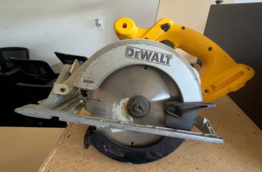 DEWALT DC390 18V 6-1/2” Cordless Circular Saw – Tool Only