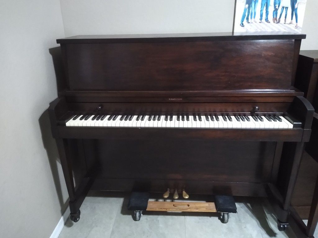 Baldwin Hamilton Studio Piano