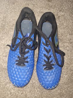 Italian Youth Soccer Shoes Size 4 OBO