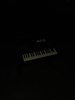 Schoenhut Mini Baby Grand Piano