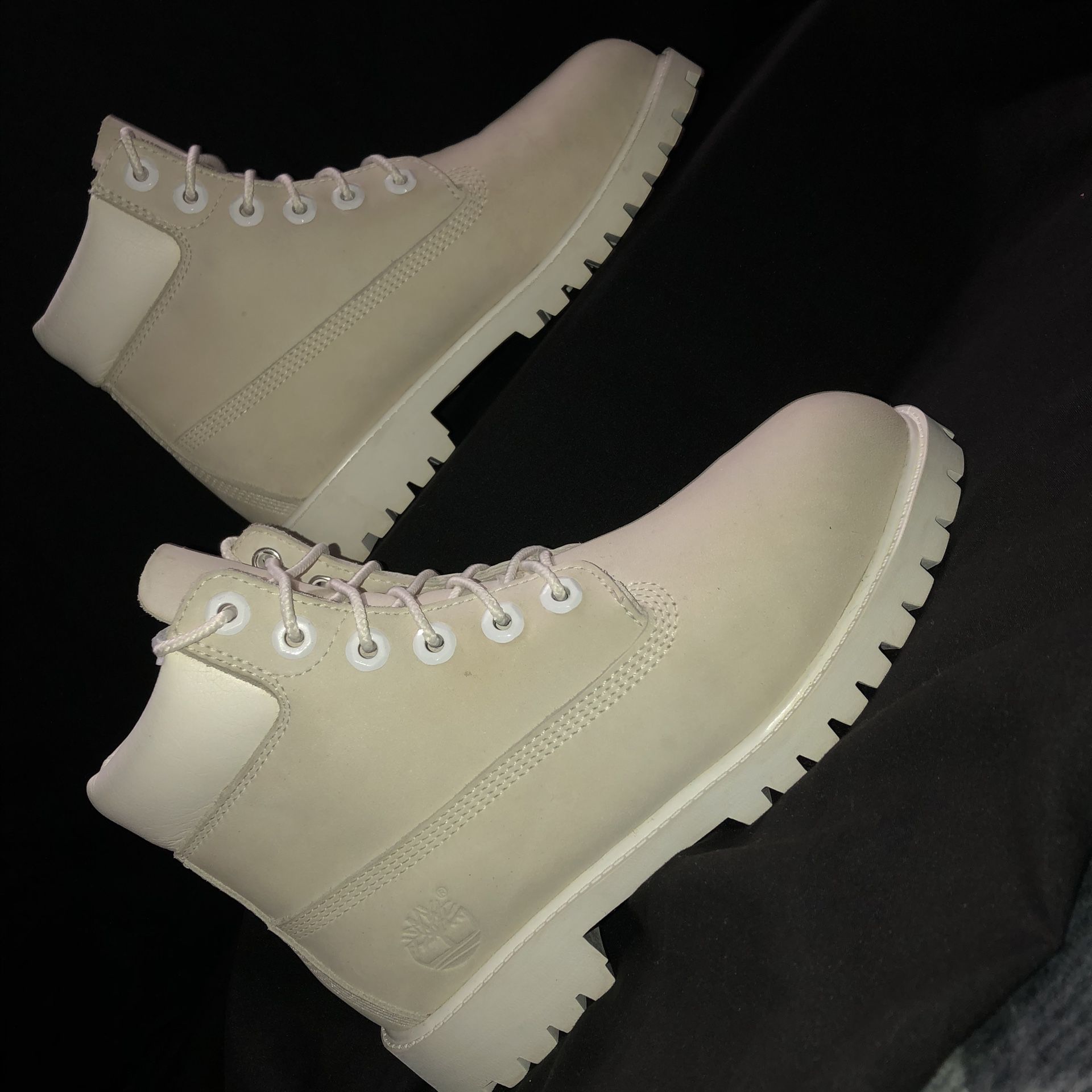 White Timberland boots in men size 4