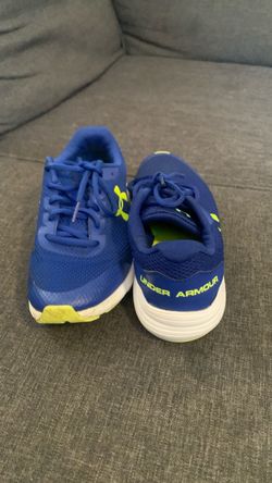 Under armour mens size 5 shoes