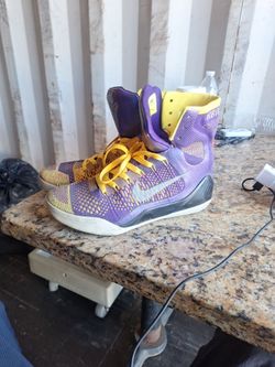 Kobe showtime size 10 shoes