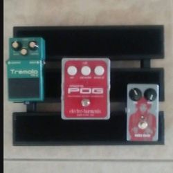 small Wood pedalboard for effects pedals - earthquaker JHS Boss ehx mxr strymon wampler tc electronic - Pedals not included - Demo ONLY 