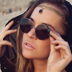 Tiara with natural moonstone