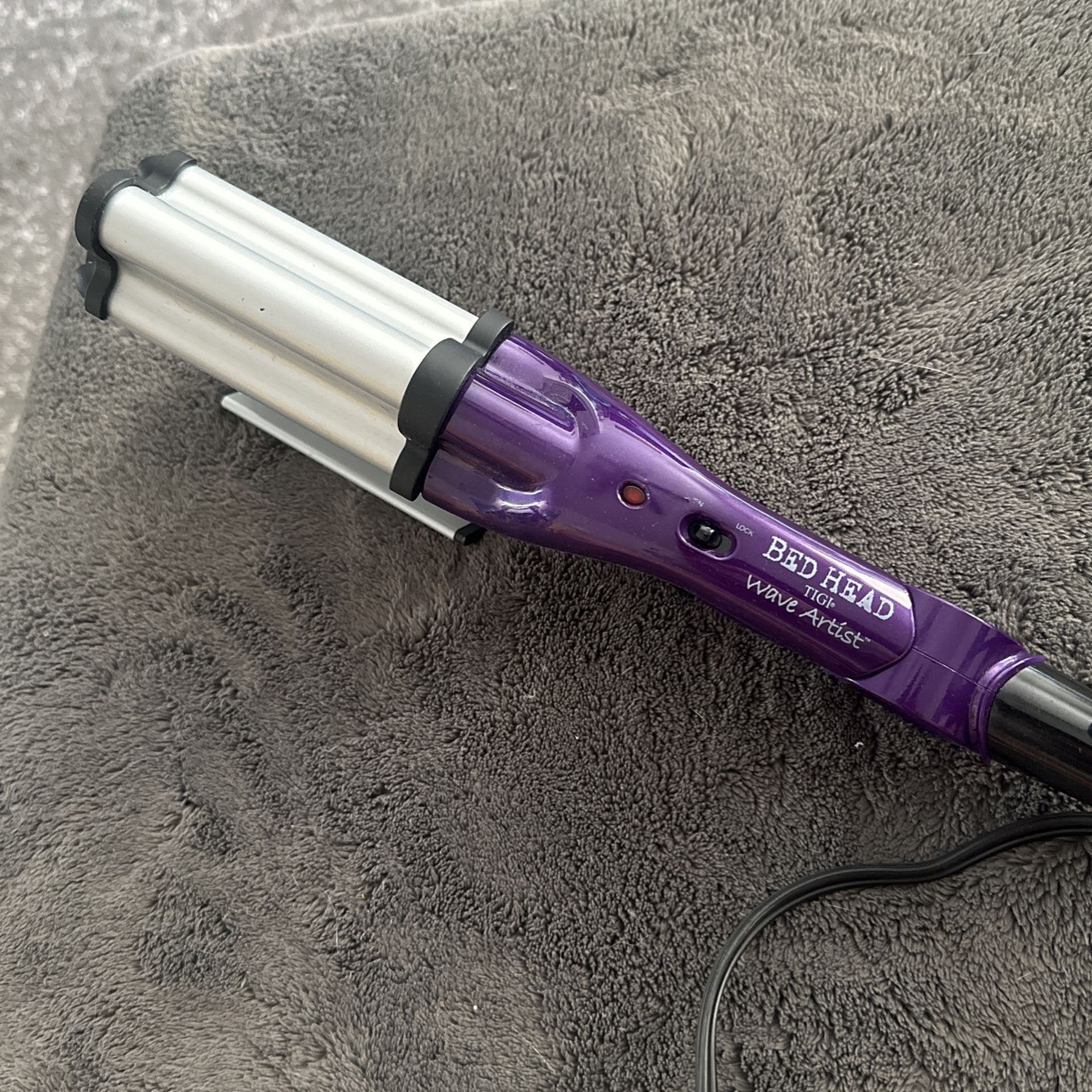 BED HEAD BEACH WAVER/ WAVE ARTIST FREE for Sale in Pembroke Pines, FL