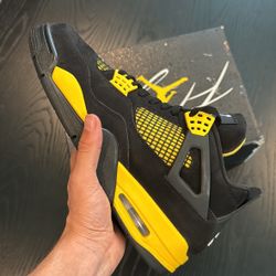 Jordan 4 “Thunders”