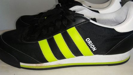 Mens adidas size 9 in a half good condition hurry now