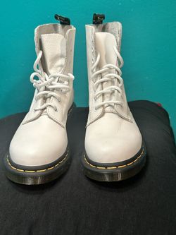 Dr. Martens Size 7 USL