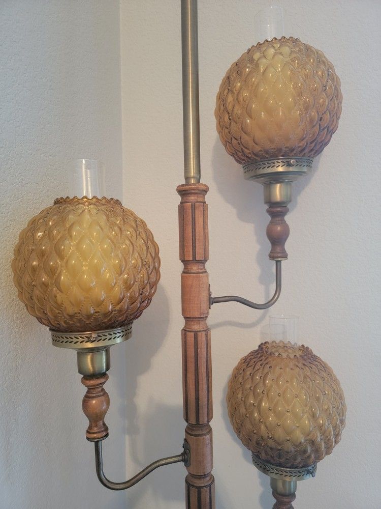 Vintage MCM 1960s Pole Lamp Working 6 Globes