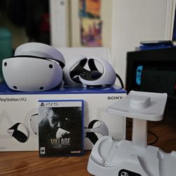 PSVR2 + Charger For Controllers + Resident Evil 8 : 450$