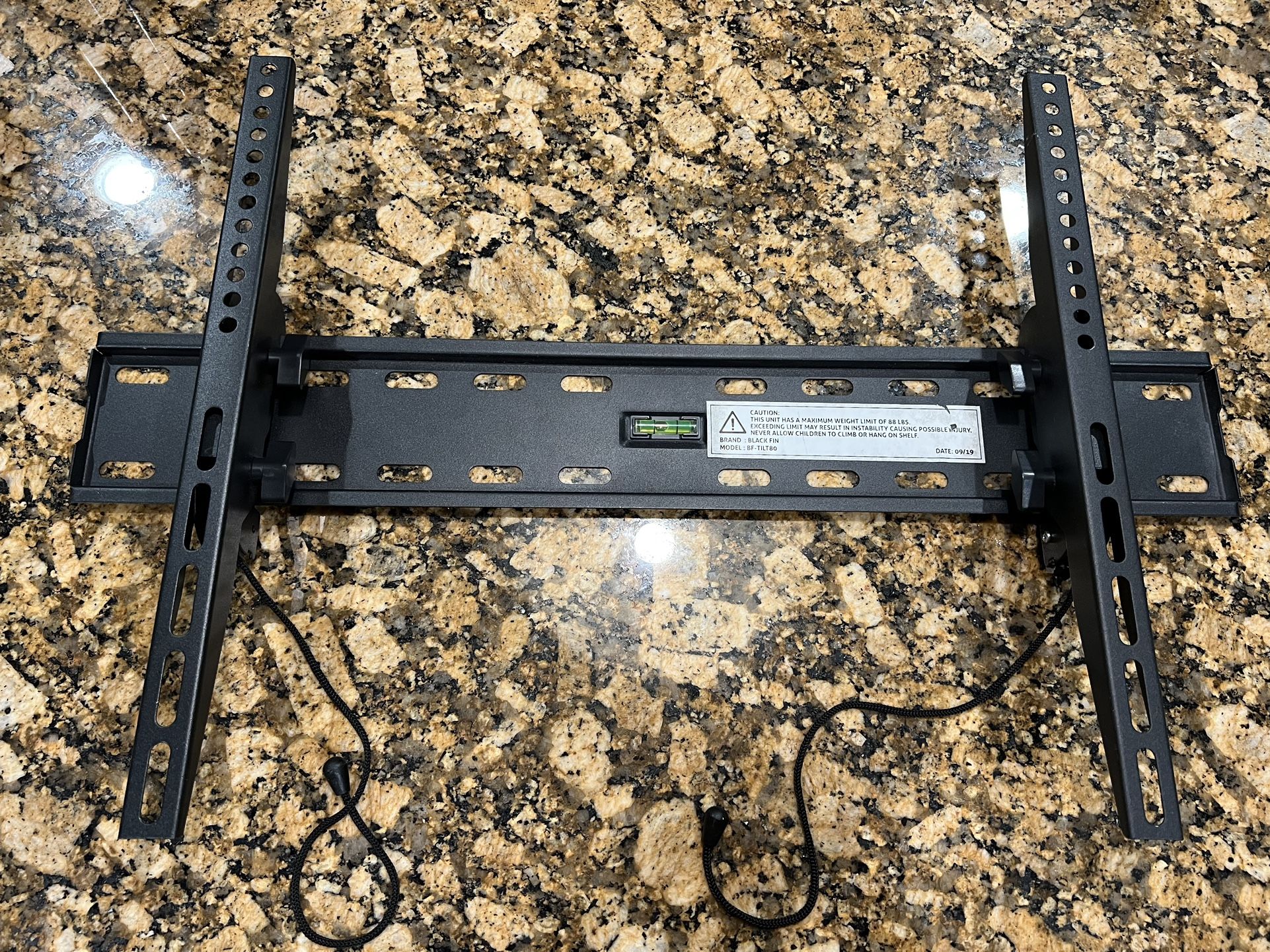 Tilting TV Wall Mount (fits 32 inch - 80 inch TVs). Does not Come With Bolts.