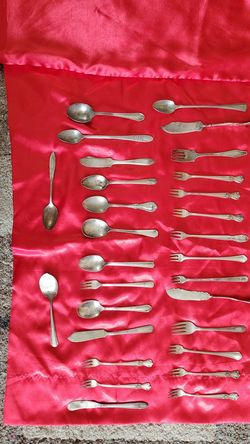 Miscellaneous pieces of silver plated flatware