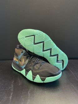Kyrie 4 Mamba Mentality, Men’s sz 11.5
