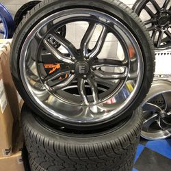 US MAG. WHEELS SIZE 22. STAGGER 5x5.