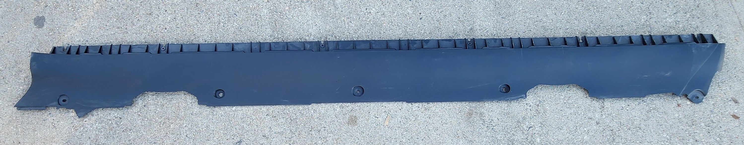 2023 2024 TESLA MODEL Y PASSENGER ROCKER MOLDING PANEL TRIM RIGHT