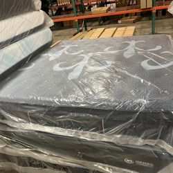 💯King Mattress Stearns And Foster Lux Estate Medium Pillowtop 💯