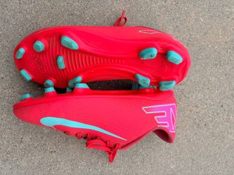 Nike soccer cleats youth size 2.5