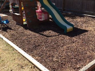 Red/brown Rubber Mulch