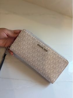 Michael kors wallet