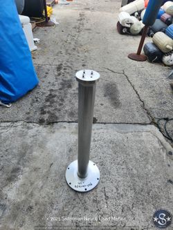 RE9440-006 Never Used 29" Aluminum Pedestal