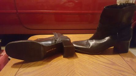 New black boots for women size 9