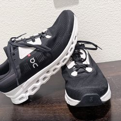 On cloud tennis / shoes