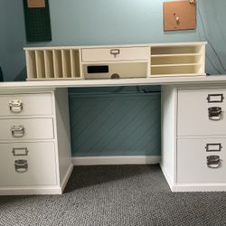 Desk with organizer hutch