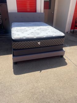 Cama Queen $190