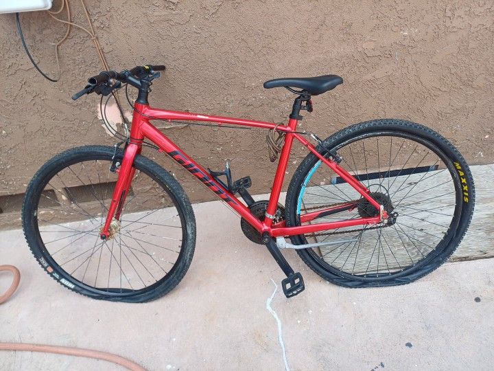 GIANT ESCAPE M 3 BIKE Please Read Discrimination 