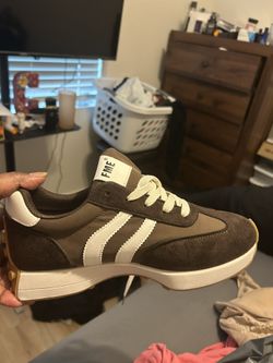 Sneakers-$15