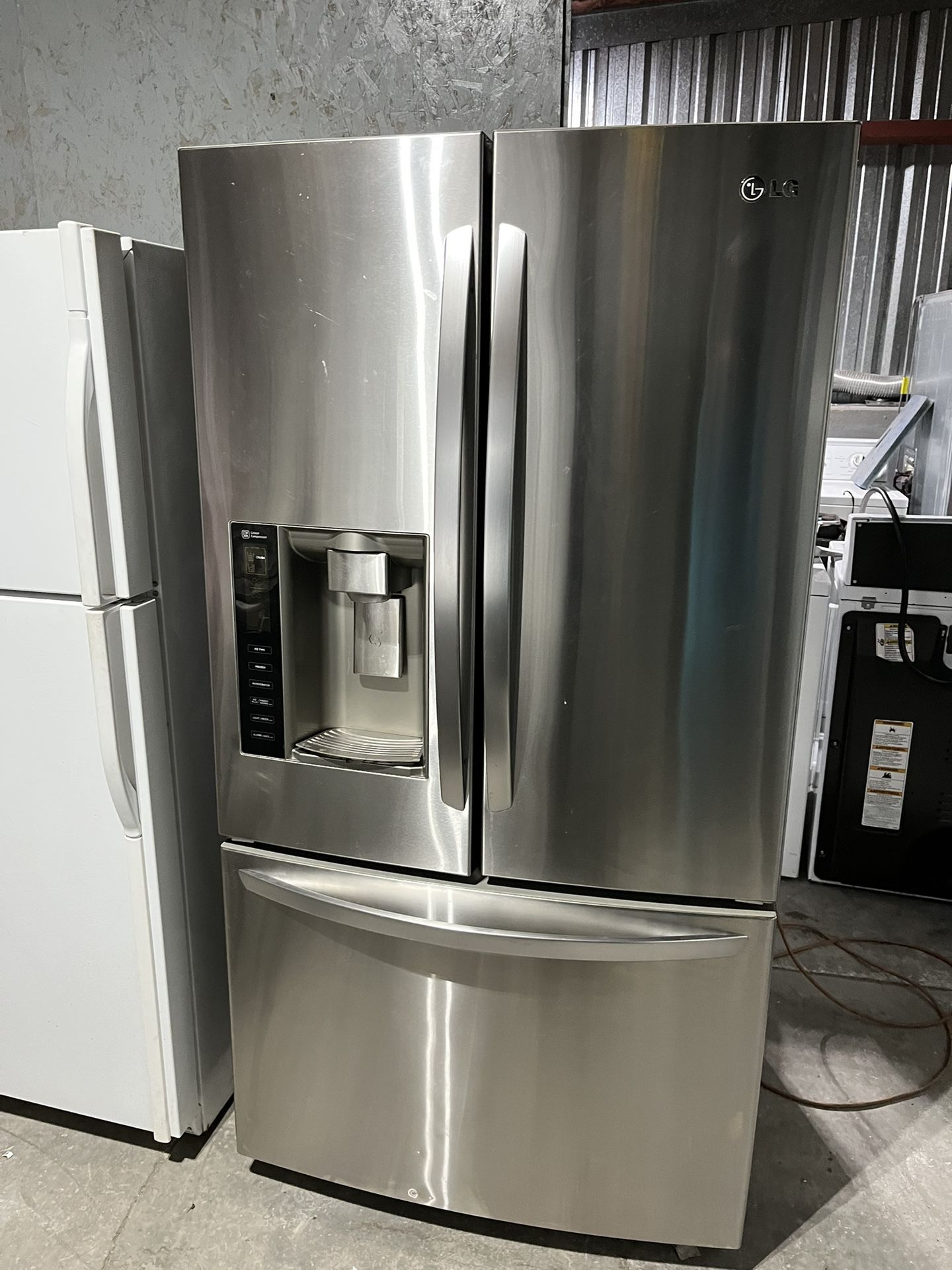 LG / Refrigerator / 3 Door Stainless Steel/ Water & Ice / Clean Working! Free Delivery!!!!