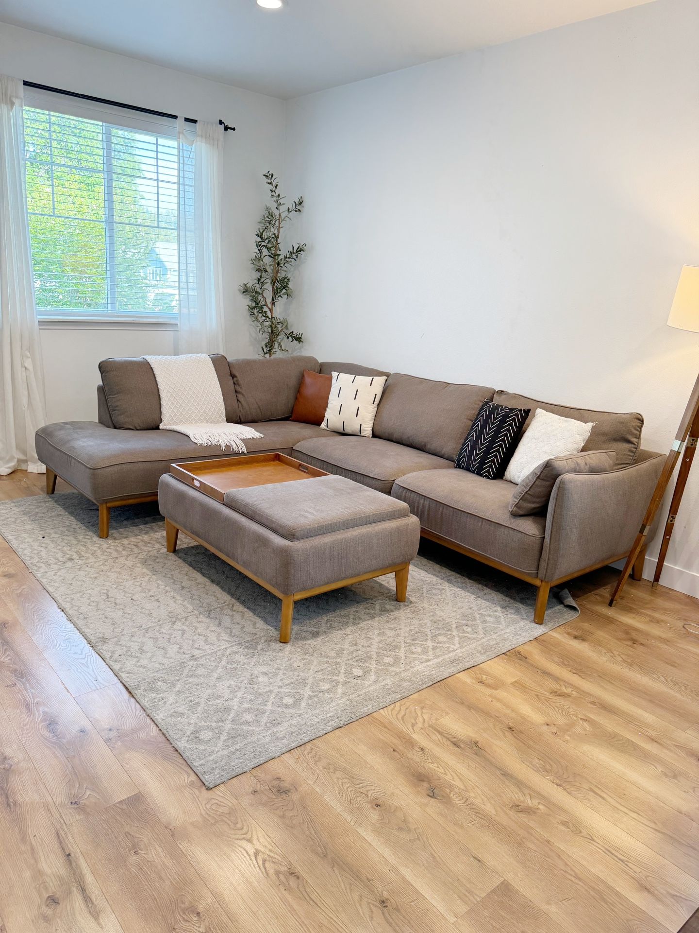 BEAUTIFUL Sectional Couch And Ottoman 