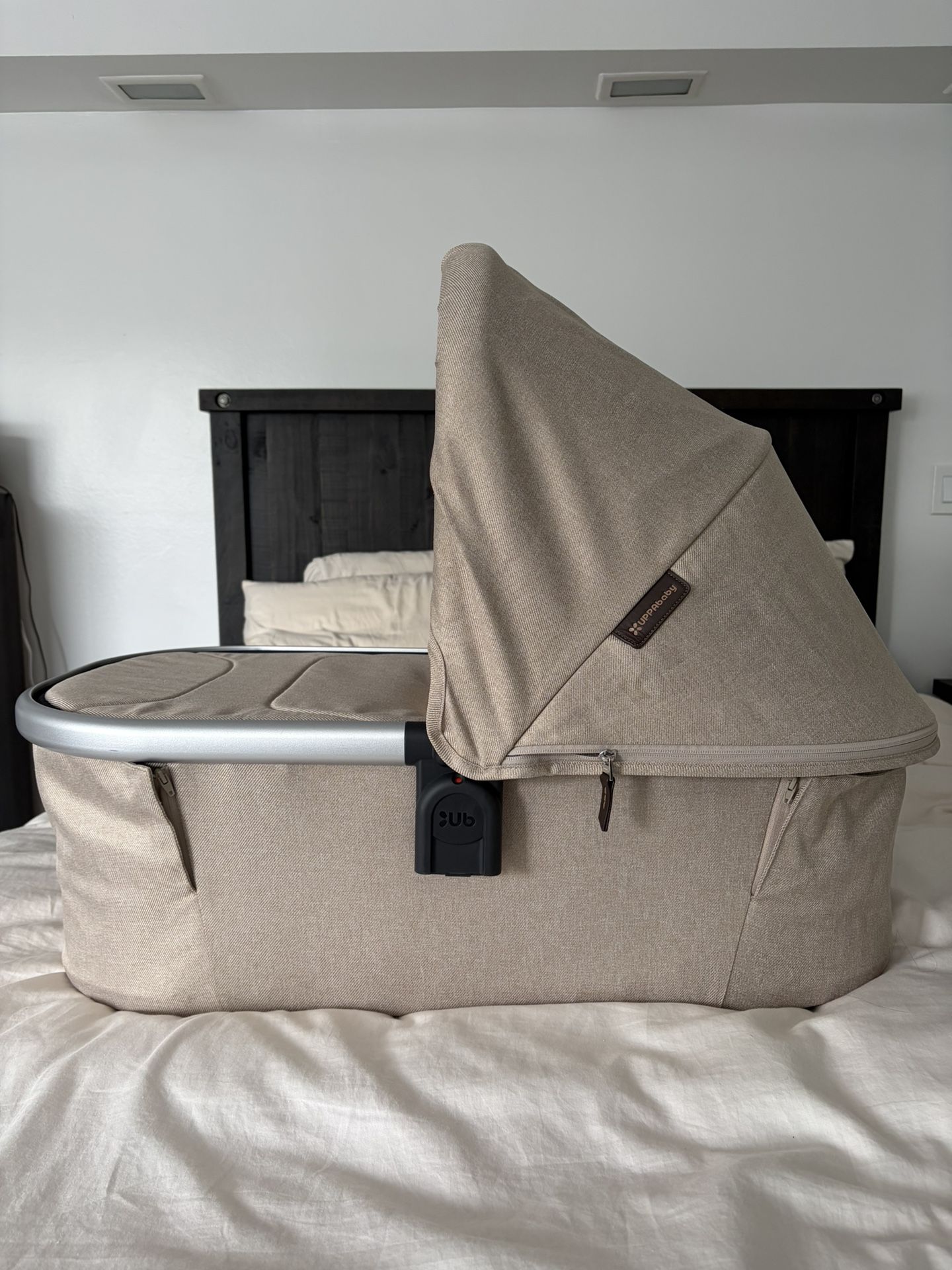 Uppababy Bassinet V3 ($175 - Gently used)