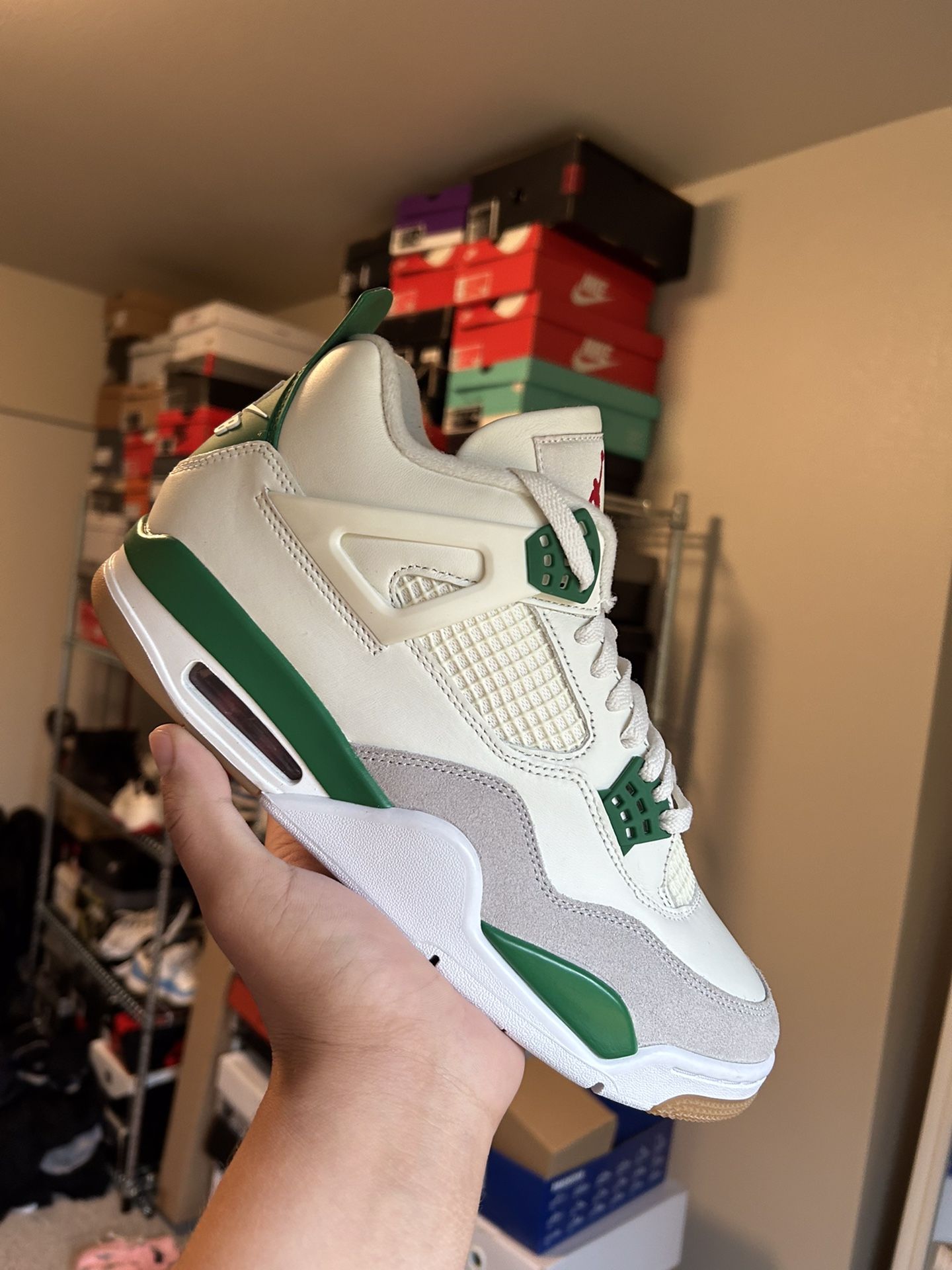Jordan 4 SB pine Green Size 10