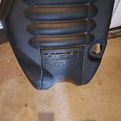 RAM 1500 5.7 HEMI ENGINE COVER 