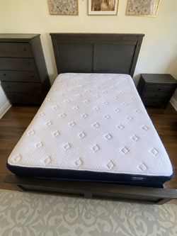 Queen Bed Set