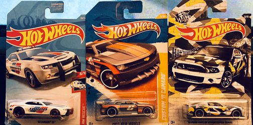 Hot Wheels Camaro 3-Pack includes ‘10 Camaro SS police car, 2011 new models Custom Camaro & 2010 Ford Shelby GT 500 Super Snake camouflaged Edition 3