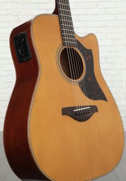 YAMAHA Dreadnought Cutaway Acoustic-Electric Guitar Mint Condition