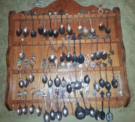 Vintage 54pc. collectible spoons souvenir collection in wood case travels