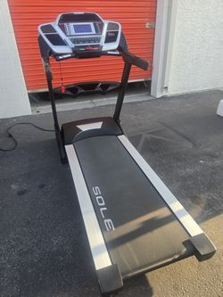 High End Sole Treadmill 