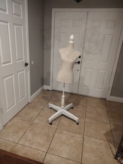 Torso mannequin adjustable
