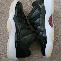 Air Jordan Retro 11 Low "72-10" Size 7 Youth/8.5wmns 
