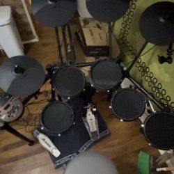 ALESIS NITRO MESS DRUM KIT