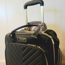 Kenneth Cole Mini Travel Bag w/wheels