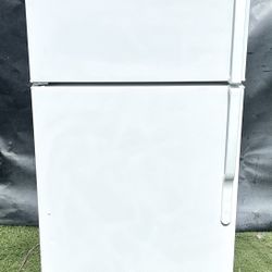 Nice GE Apartment Size Fridge (CAN DELIVER!)