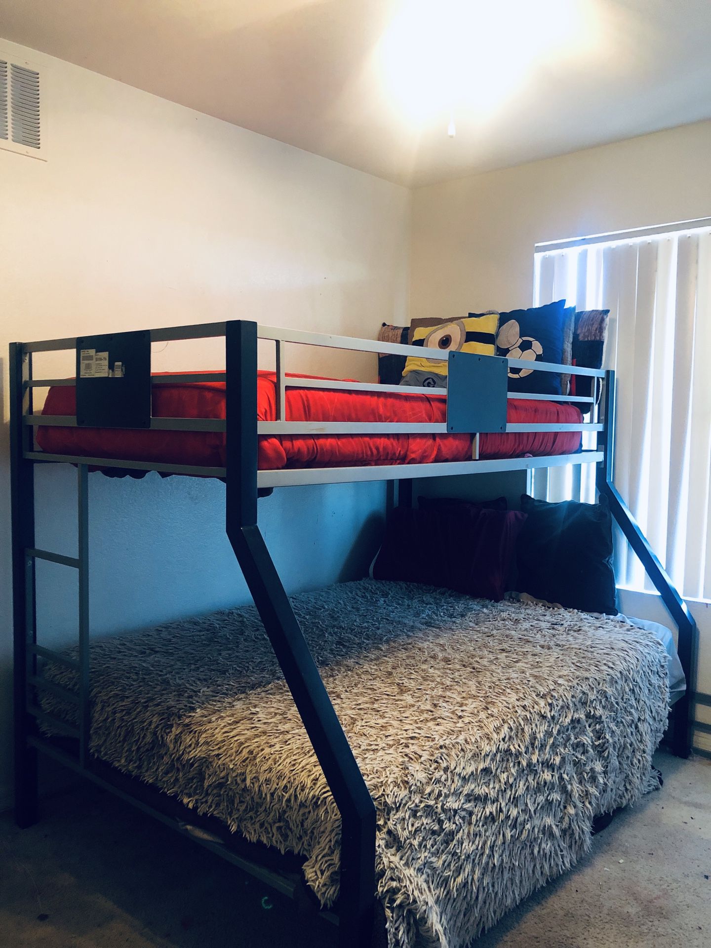 Metal bunk bed( mattresses not included )