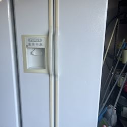 Side by side door refrigerator