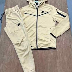 Nike Jogging Suits 