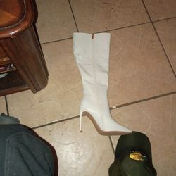  NEW! Brand New Eliabet Tang Boots Size 7.5 